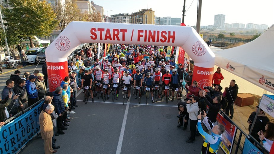 Cumhuriyet Kupası Bisiklet Yol Yarışı Düzenlendi