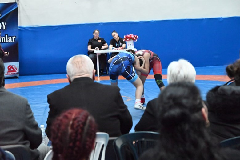 Edirneli Şehit Polis Memuru Nefize Çetin Özsoy Anısına Güreş Şampiyonası Düzenlendi