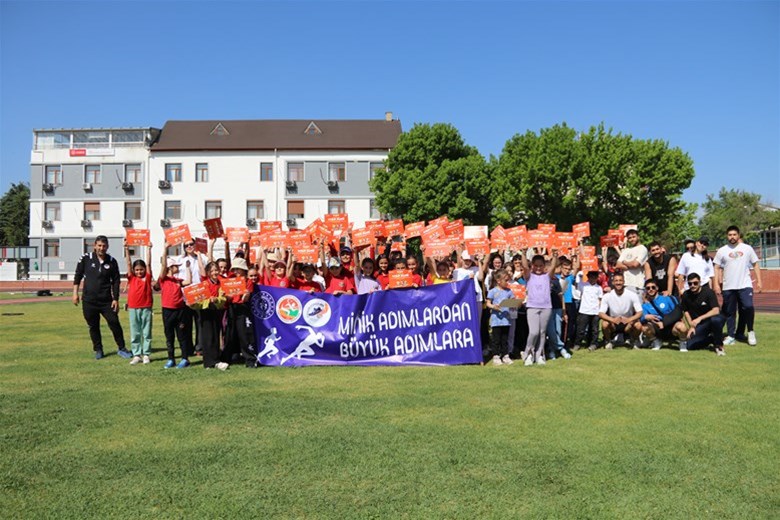 Minikler Dünya Atletizm Günü’nde Sporla Buluştu